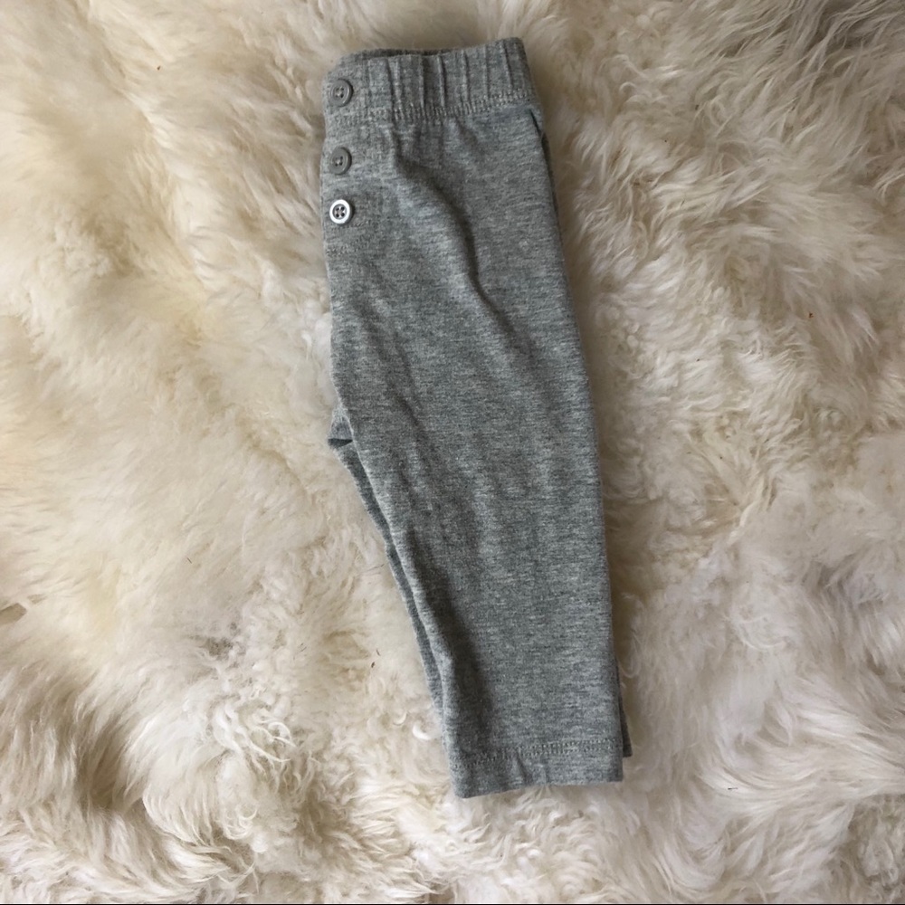 • BABY GAP• Heather grey leggings.